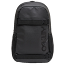 Koop de Oakley The Freshman Skate Backpack  veilig  en snel bij Revert 95 online of kom hem checken in de winkel in Haarlem.