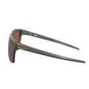 Bestel de Oakley Leffingwell Matte Grey Smoke Prizm Tungsten veilig, gemakkelijk en snel bij Revert 95. Check onze website voor de gehele Oakley collectie, of kom gezellig langs bij onze winkel in Haarlem.