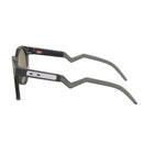 Bestel de Oakley HSTN Matte Carbon Grey Smoke Prizm Ruby veilig, gemakkelijk en snel bij Revert 95. Check onze website voor de gehele Oakley collectie, of kom gezellig langs bij onze winkel in Haarlem.