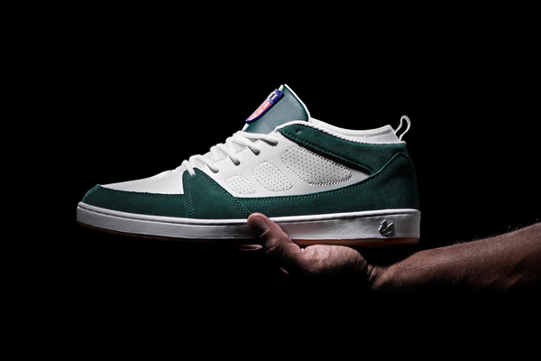 eS SLB MID White/Green