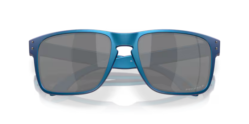 Koop de Oakley Holbrook XL Matte Cyan Blue Colorshift Prizm Black Polarized veilig en snel bij Revert 95 online of kom hem passen in de winkel in Haarlem.