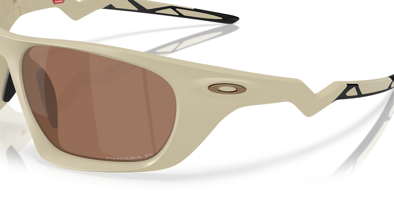 Koop de Oakley Lateralis Matte Sand Tungsten Polaraized snel en veilig online of in de winkel bij Revert 95.