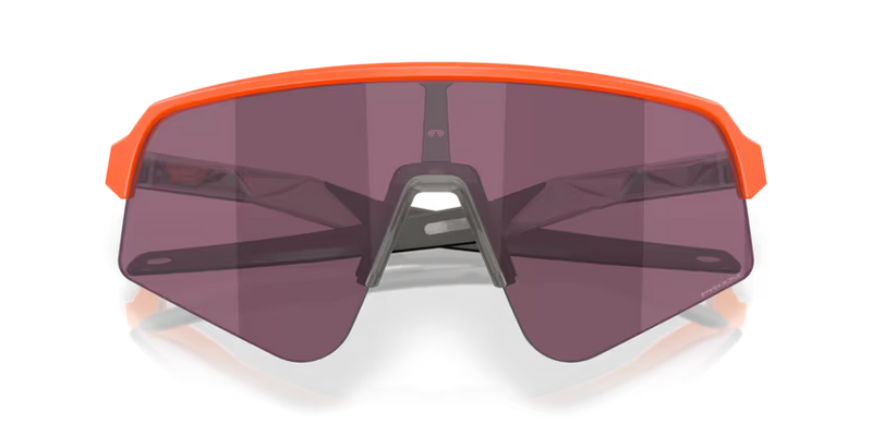 Koop de Oakley Sutro Lite Sweep Matte Neon Orange Prizm Road Black veilig en snel bij Revert 95 online of kom hem passen in de winkel in Haarlem.