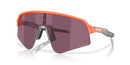 Koop de Oakley Sutro Lite Sweep Matte Neon Orange Prizm Road Black veilig en snel bij Revert 95 online of kom hem passen in de winkel in Haarlem.