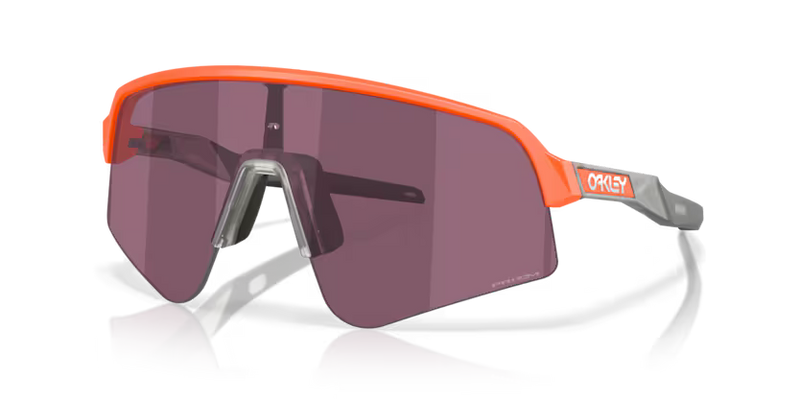 Koop de Oakley Sutro Lite Sweep Matte Neon Orange Prizm Road Black veilig en snel bij Revert 95 online of kom hem passen in de winkel in Haarlem.