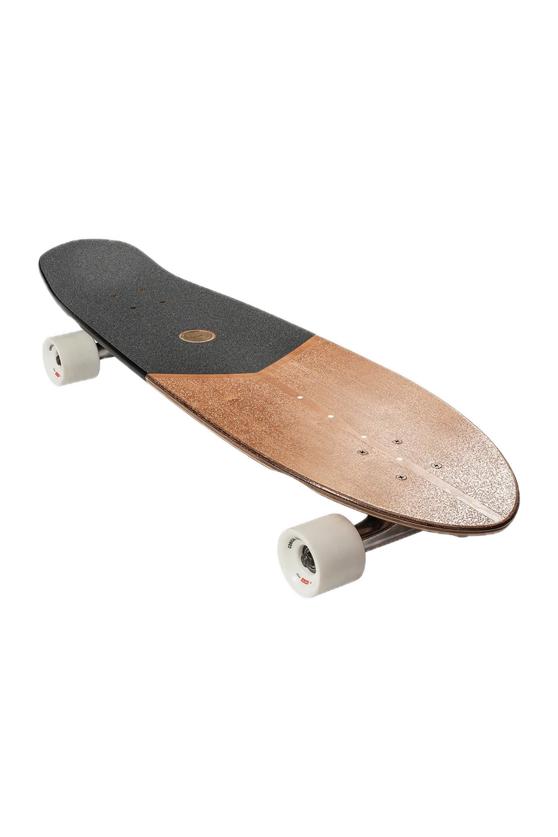 Globe Big Blazer Black Cherry – cruiserboard van 7-laags esdoorn met kersenhouten toplaag, Tensor trucks, 62mm wielen en geïntegreerde flesopener