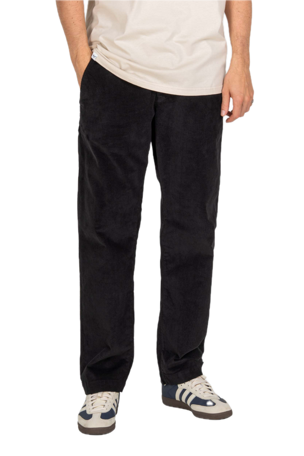 Reell Reflex Loose Chino Deep Black Square Cord – loose fit chino in diepzwarte corduroy met elastische tailleband en drawstring