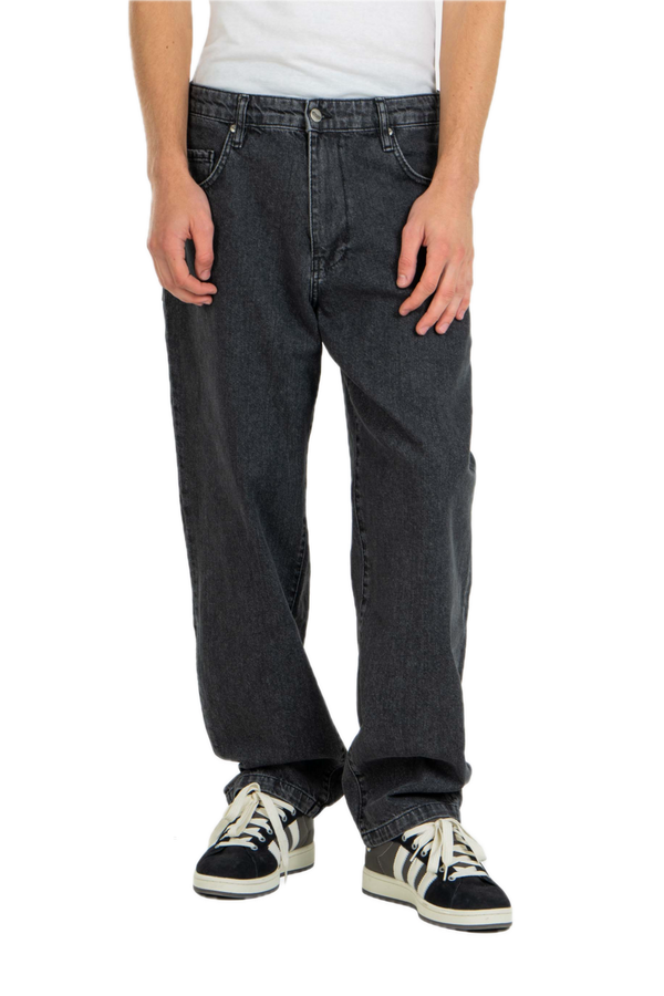 Reell Solid Zero’s Stone Black – straight fit jeans in zwarte stone wash met subtiele fading en 5-pocket design