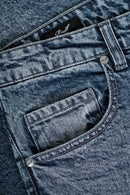 Clean denim, dagelijkse basis. De Reell Denim Solid in Smokey Blue is gemaakt om elke dag te dragen.