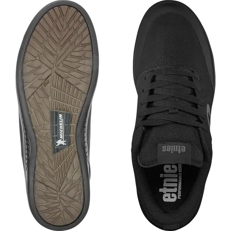 Etnies Marana Michelin Black Dirty Wash – zwarte skateschoen met Dirty Wash-afwerking en Michelin rubberzool
