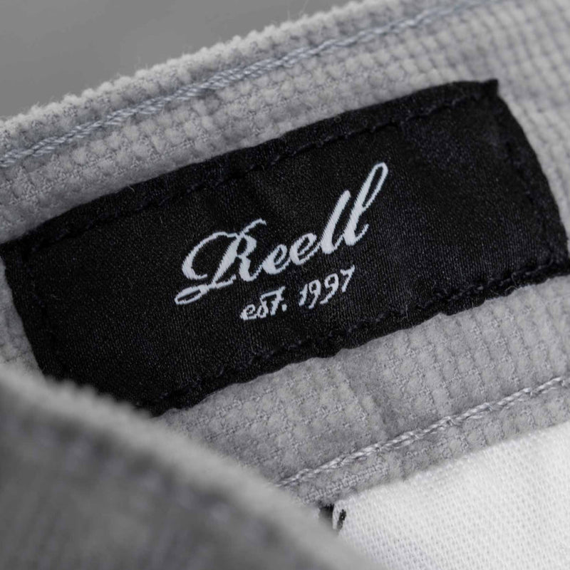 Koop de Reell Regular Flex Chino Grey Square Cord veilig  en snel bij Revert 95 online of kom hem checken in de winkel in Haarlem.