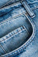 Klassieke denim, moderne fit. De Reell Denim Solid in Vintage Mid Blue is een echte allrounder.