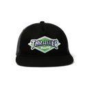 HUF x Thrasher Logo Twill Trucker – zwarte trucker cap met geborduurd groen HUF x Thrasher-logo, mesh achterkant en verstelbare snapback