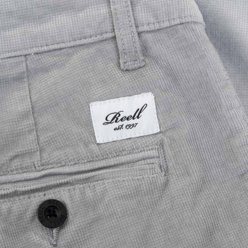 Koop de Reell Regular Flex Chino Grey Square Cord veilig  en snel bij Revert 95 online of kom hem checken in de winkel in Haarlem.