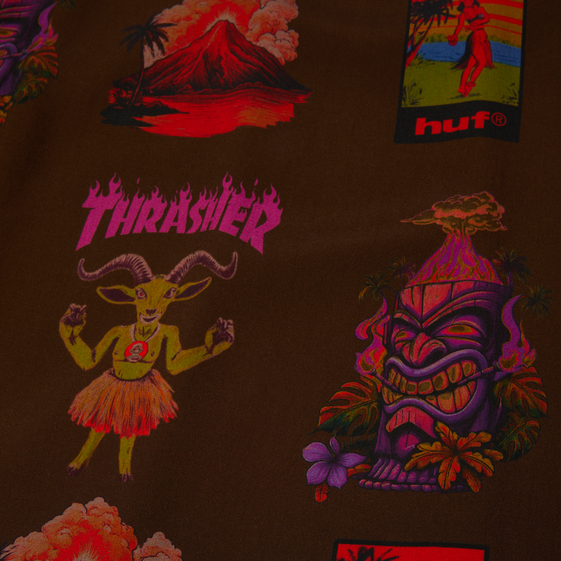 HUF x Thrasher Hawaiian Shirt – bruin overhemd met all-over HUF x Thrasher-print van tiki-maskers, vulkanen en dansers, gemaakt van zachte rayonstof