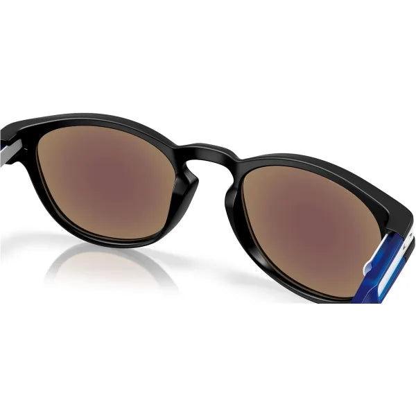 Koop de Oakley Latch Fathom Matte Black Prizm Sapphire veilig en snel bij Revert 95 online of kom hem passen in de winkel in Haarlem.