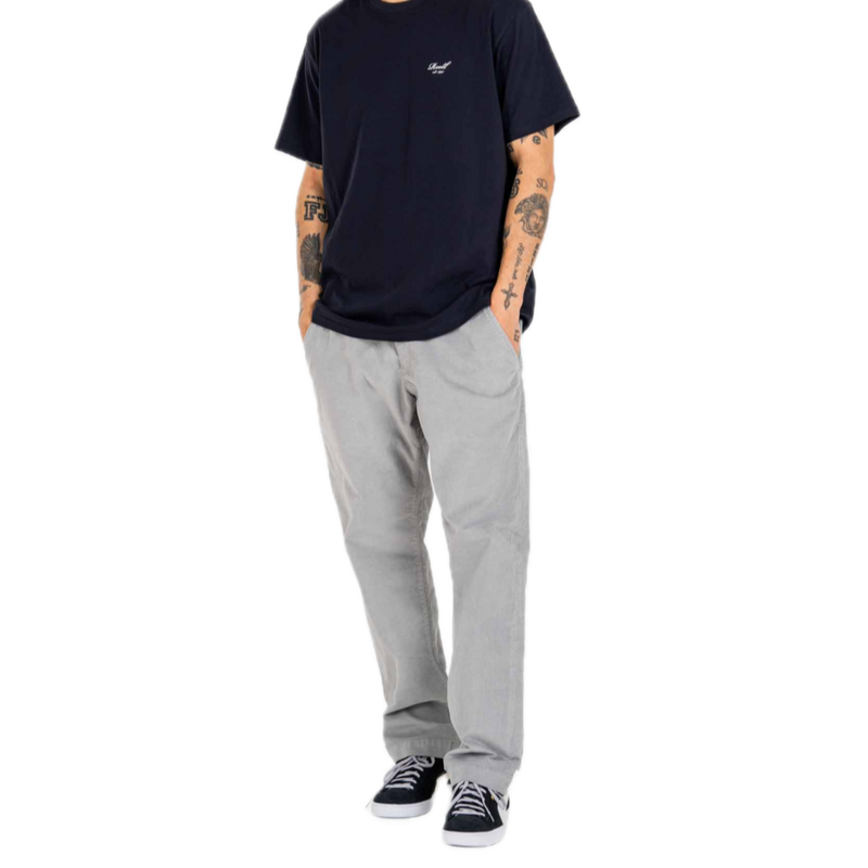 Koop de Reell Reflex Loose Chino Grey Square Cord veilig  en snel bij Revert 95 online of kom hem checken in de winkel in Haarlem.