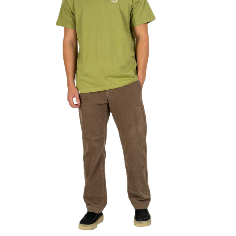 Koop de Reell Reflex Loose Chino  Lichen Square Cordveilig  en snel bij Revert 95 online of kom hem checken in de winkel in Haarlem.