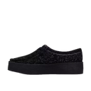 Shop de Clarks Originals Wallabee Cup Black Interest Womens bij Revert 95. Iconische Wallabee met stevige cupsole in volledig zwarte uitvoering. Bestel online of bezoek onze winkel in Haarlem.