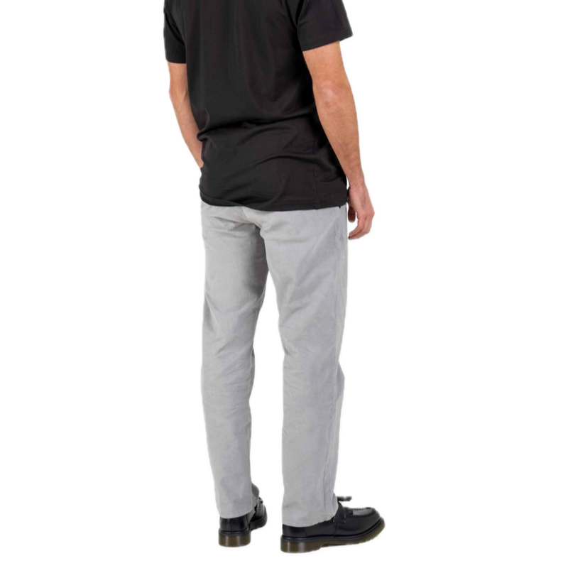 Koop de Reell Regular Flex Chino Grey Square Cord veilig  en snel bij Revert 95 online of kom hem checken in de winkel in Haarlem.