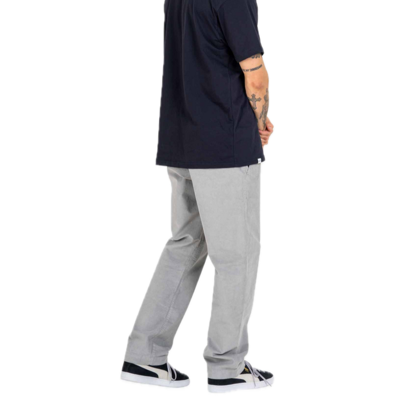 Koop de Reell Reflex Loose Chino Grey Square Cord veilig  en snel bij Revert 95 online of kom hem checken in de winkel in Haarlem.