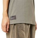 Koop de Oakley Field Gear Line Union Pocket Tee 5.0 veilig en snel bij Revert 95 online of kom hem checken in de winkel in Haarlem.