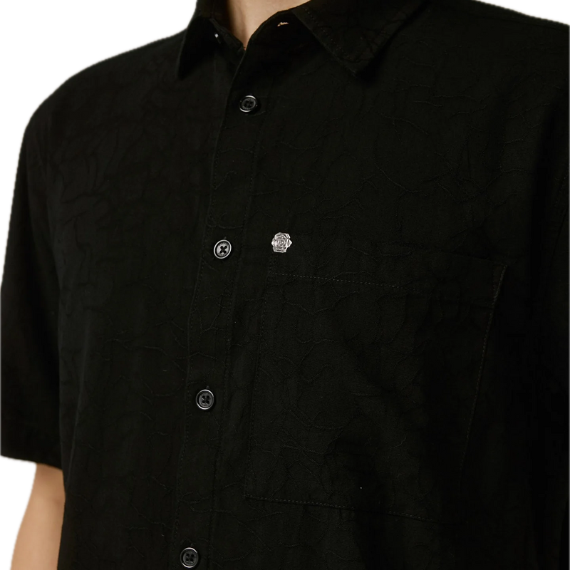 Koop de Former Vivian Vine SS Shirt en snel bij Revert 95 online of kom hem checken in de winkel in Haarlem.