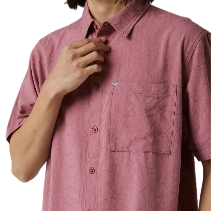 Koop de Former Vivian Vine SS Shirt en snel bij Revert 95 online of kom hem checken in de winkel in Haarlem.