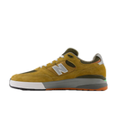 Koop de NB Numeric Andrew Reynolds 933 Brown Grey veilig en snel bij Revert 95 online of kom hem checken in de winkel in Haarlem.