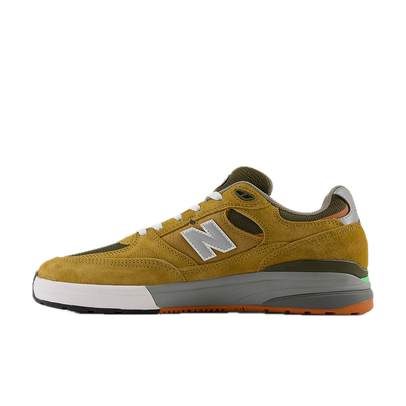 Koop de NB Numeric Andrew Reynolds 933 Brown Grey veilig en snel bij Revert 95 online of kom hem checken in de winkel in Haarlem.