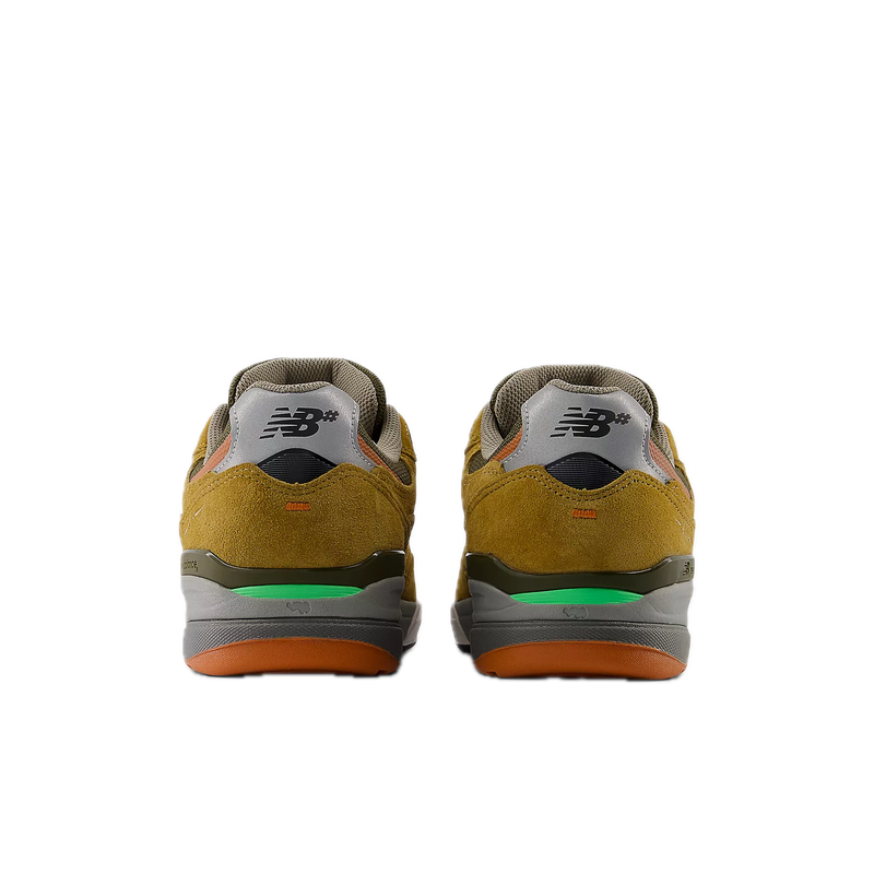 Koop de NB Numeric Andrew Reynolds 933 Brown Grey veilig en snel bij Revert 95 online of kom hem checken in de winkel in Haarlem.