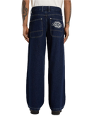 Dickies Hilham Denim Dark Indigo – loose straight fit jeans in donker indigo denim met 5-pocket design en subtiele branding