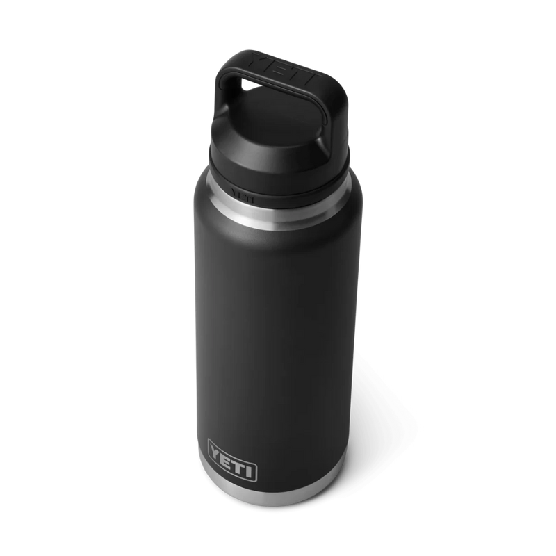 Koop de Yeti Rambler 26 Oz Colour Chug Bottle veilig en snel bij Revert 95 online of kom hem checken in de winkel in Haarlem.