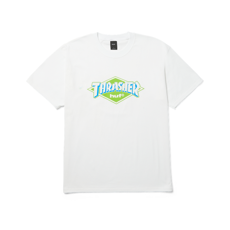 HUF x Thrasher Logo SS Tee – katoenen T-shirt met groot HUF x Thrasher-logo op de borst, verkrijgbaar in zwart en wit