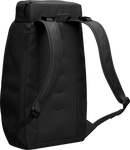 De iconische allrounder. De DB Journey Hugger Backpack combineert strak design met dagelijks gebruiksgemak.