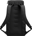 De iconische allrounder. De DB Journey Hugger Backpack combineert strak design met dagelijks gebruiksgemak.