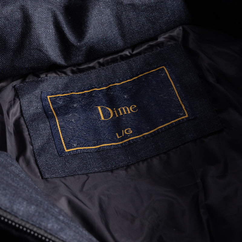 Shop de Dime Mtl Premium Tweed Puffer veilig en snel online bij Revert 95 of kom gezellig langs in de winkel in Haarlem.