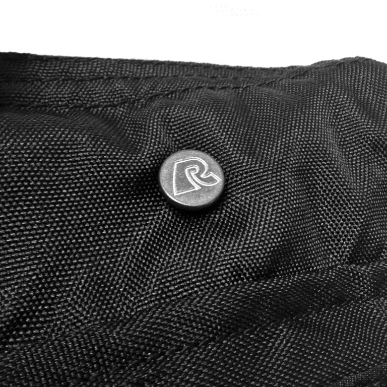 Rumble Helmet Backpack Black – zwarte polyester rugzak met helm-vak en verstelbare schouderbanden