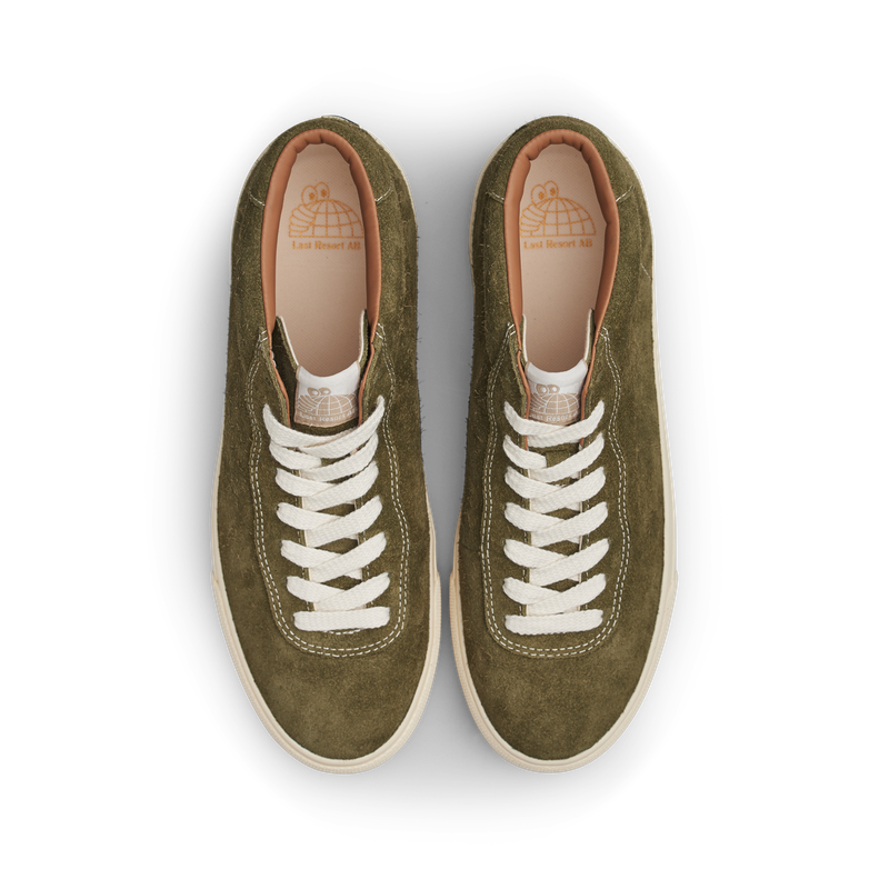 Last Resort AB VM001 Mid Olive White – mid-top skateschoen van olijfgroen suède met witte zool en subtiele branding