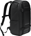 Strak. Sterk. Functioneel. De DB Journey Ramverk Backpack is ontworpen voor dagelijks gebruik en travel, zonder concessies.