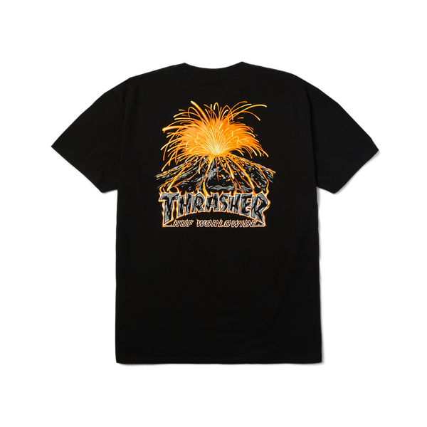 HUF x Thrasher Meltdown SS Tee – zwart T-shirt met HUF x Thrasher-logo op borst en vulkaan-backprint uit de Meltdown-serie