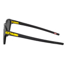Bestel de 2024 Tour De France Latch Prizm Black Matte Black Ink snel, gemakkelijk en veilig bij Revert 95. Check onze website voor de gehele Oakley collectie of kom gezellig langs bij onze winkel in Haarlem.