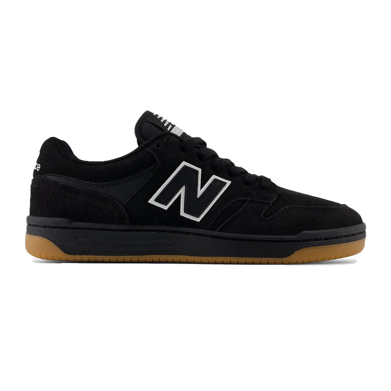 Bestel de New Balance Numeric NM480SBW snel, veilig en gemakkelijk bij Revert 95. Check onze website voor de gehele New Balance Numeric collectie of kom gezellig langs bij onze winkel in Haarlem.