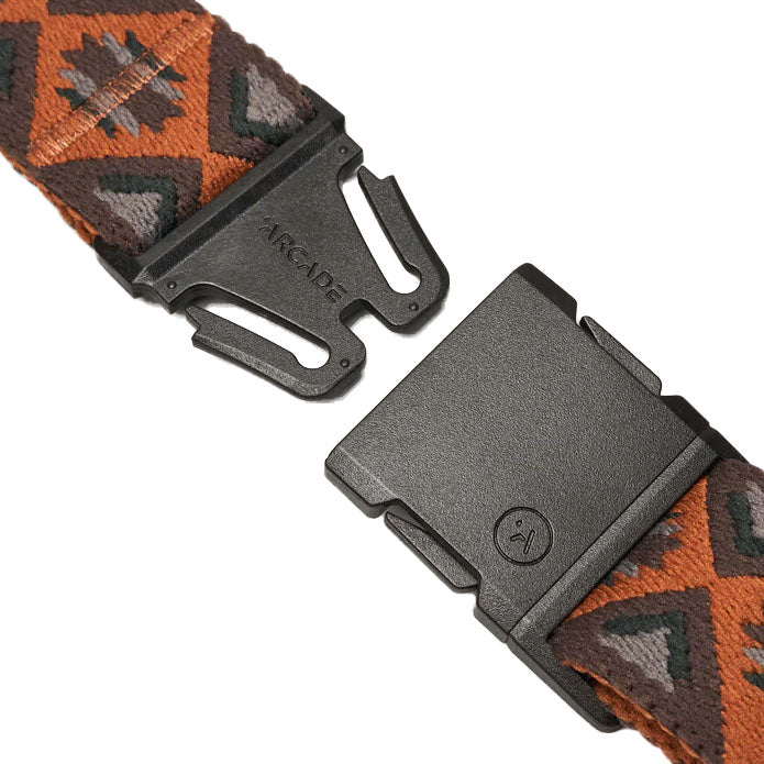 Bestel de Arcade Creosote Slim snel, veilig en gemakkelijk bij Revert 95. Check de gehele Arcade Belts collectie op onze site, of kom gezellig langs bij onze winkel in Haarlem.