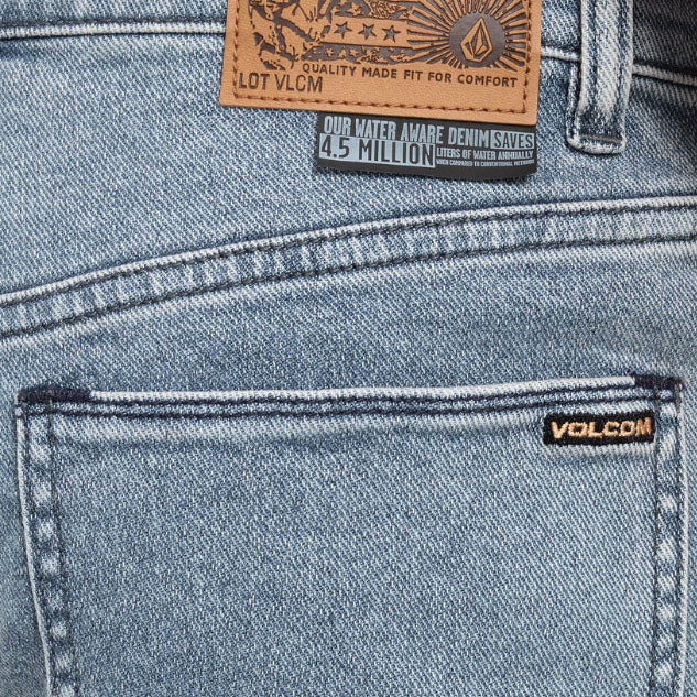 Bestel de Volcom Solver Denim Ash Blue snel, veilig en gemakkelijk bij Revert 95. Check de gehele Volcom collectie op onze site, of kom gezellig langs bij onze winkel in Haarlem.