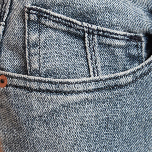 Bestel de Volcom Solver Denim Ash Blue snel, veilig en gemakkelijk bij Revert 95. Check de gehele Volcom collectie op onze site, of kom gezellig langs bij onze winkel in Haarlem.