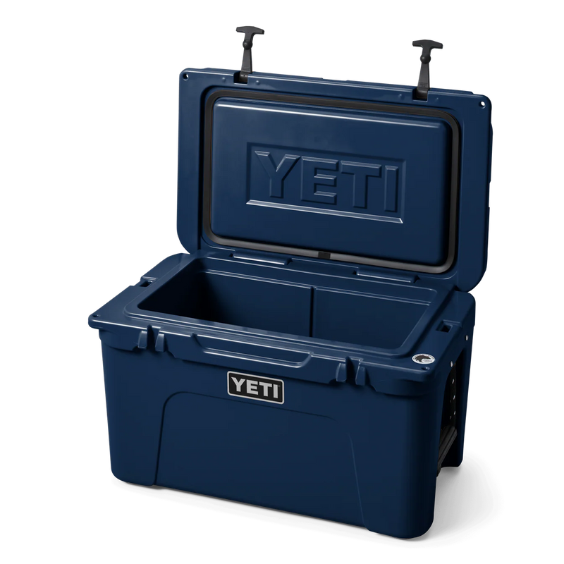 Binnenkant Yeti Tundra 45 met Dry Goods Basket – ruime koelbox voor eten en drinken