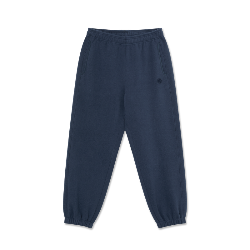 Polar Skate Co Ivan Fleece Sweatpants Navy – fleece sweatpants van zacht polyester met elastische taille, trekkoord en geborduurd Polar-logo in navy kleur.