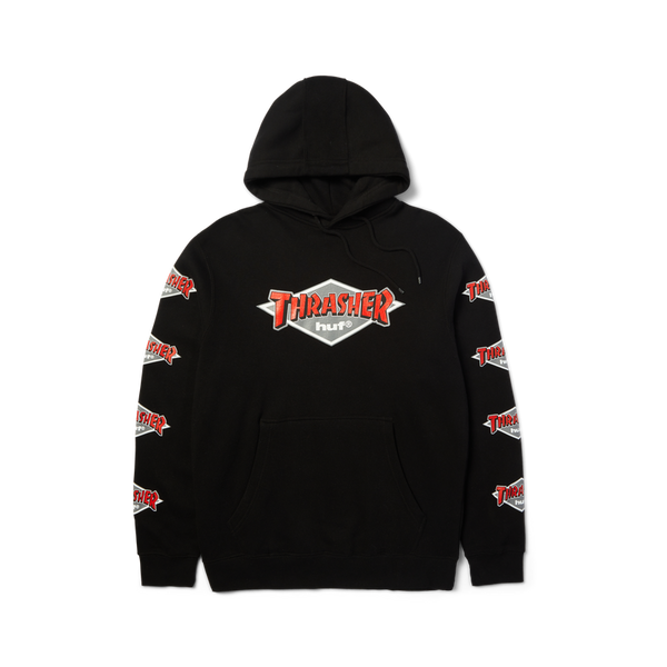 HUF x Thrasher Logo PO Hoodie – hoodie van zwaar katoenfleece met HUF x Thrasher-logo op borst en mouwprints, verkrijgbaar in zwart en grijs
