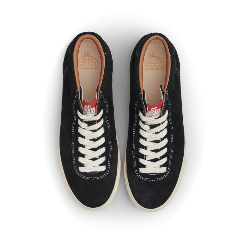 Last Resort AB VM001 Mid Black White – mid-top skateschoen van zwart suède met witte zool en subtiele branding